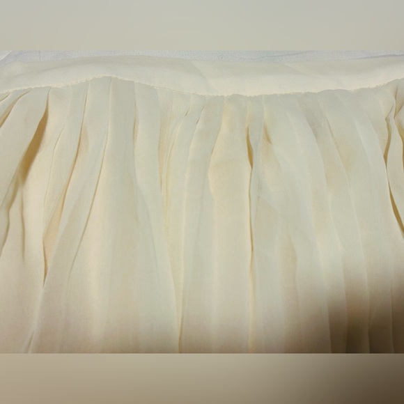 Dainty Jewell’s Maxi Cream Pleated Skirt - Picture 3 of 4